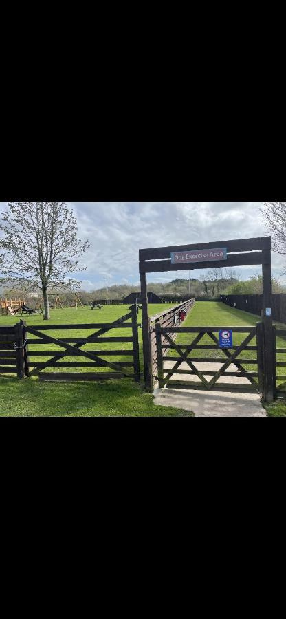 Tarka Holiday Park Ashford  Extérieur photo