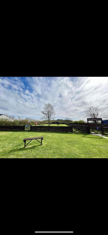 Tarka Holiday Park Ashford  Extérieur photo
